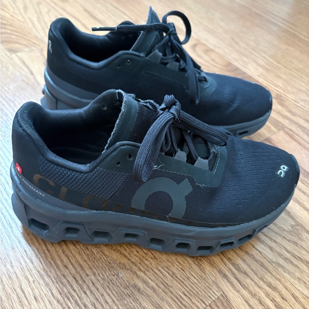 Black sneaker - Picture 2 of 6